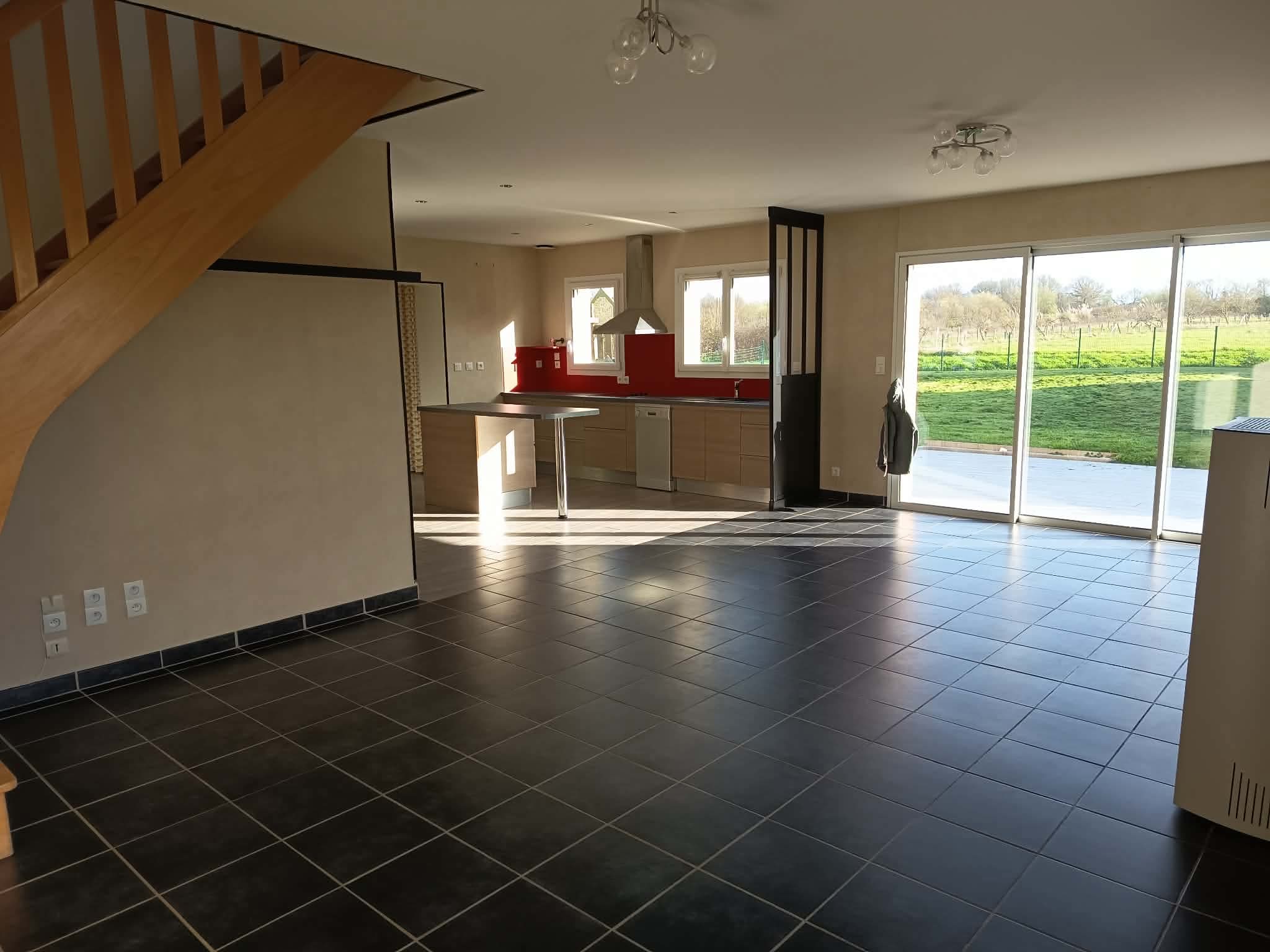 Pièce de vie traversante de 49 m²