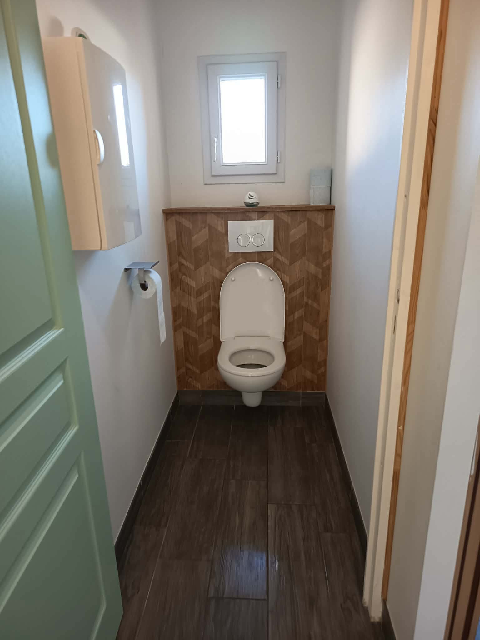 WC indépendant en chevrons bois