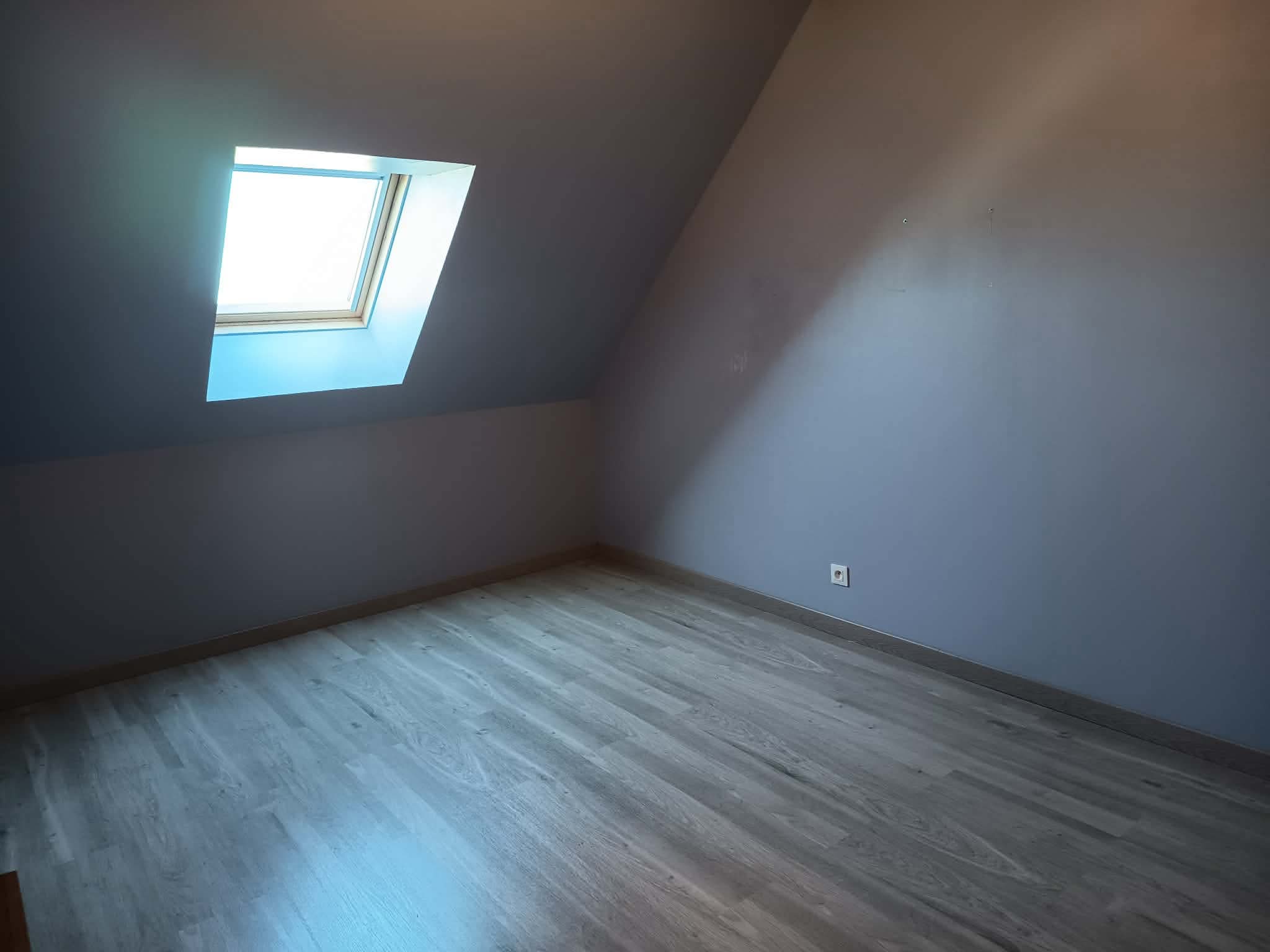 Chambre mansardée avec velux